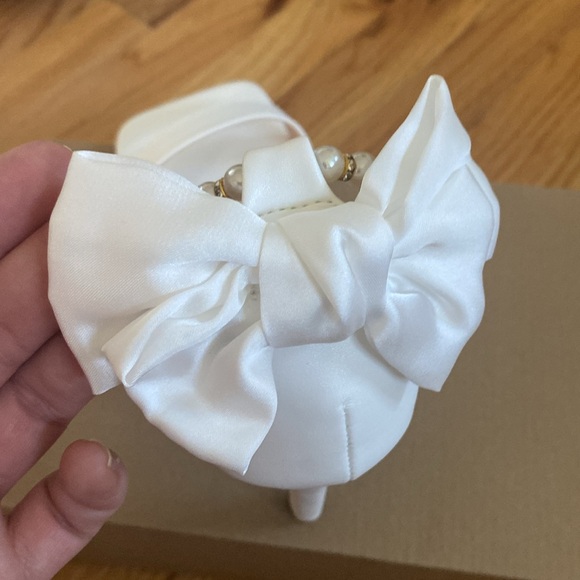 New!!!!! White heels! Size 9.5 Bride - Picture 7 of 9